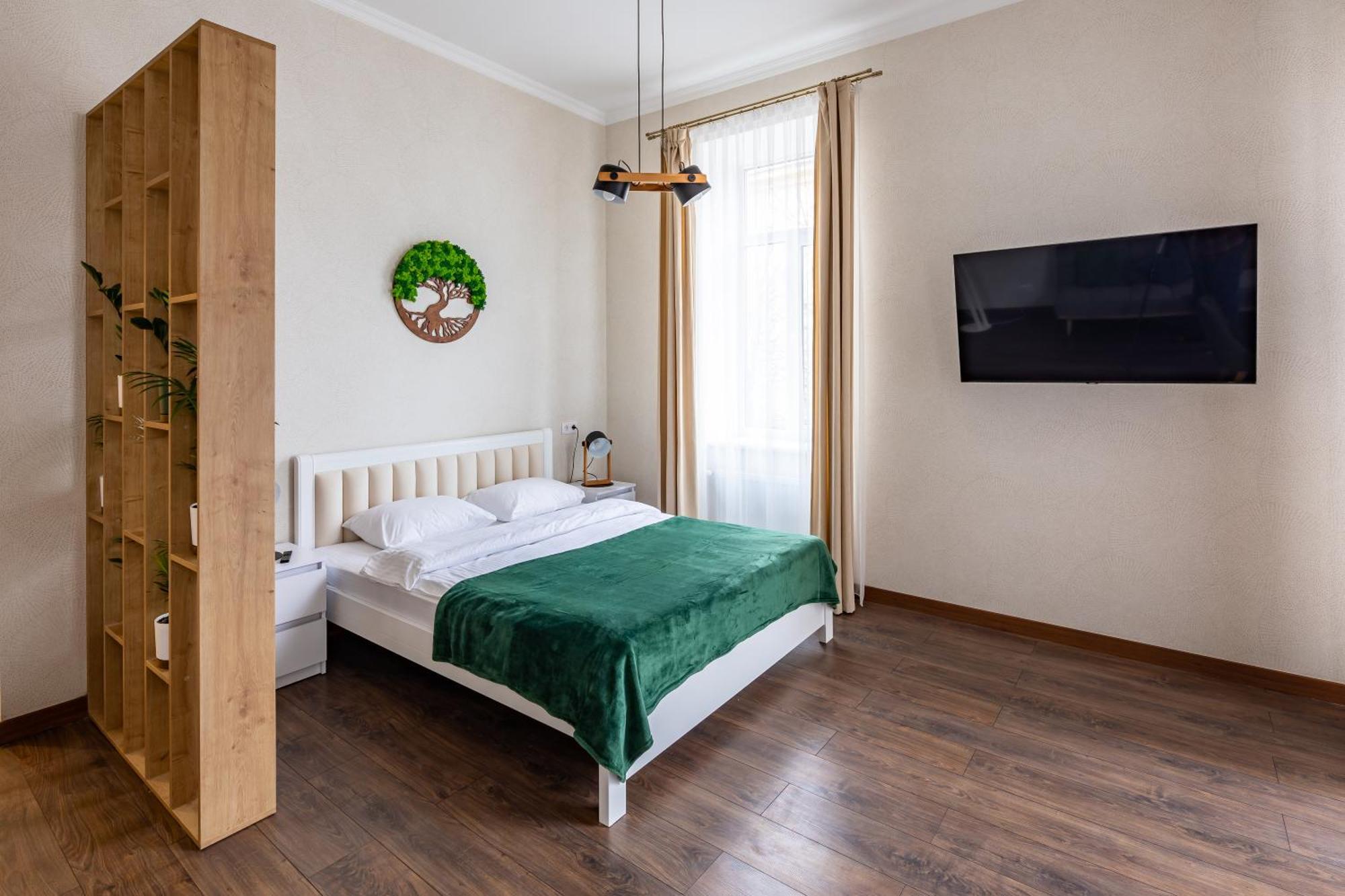 Leontovycha 1905 Apartment