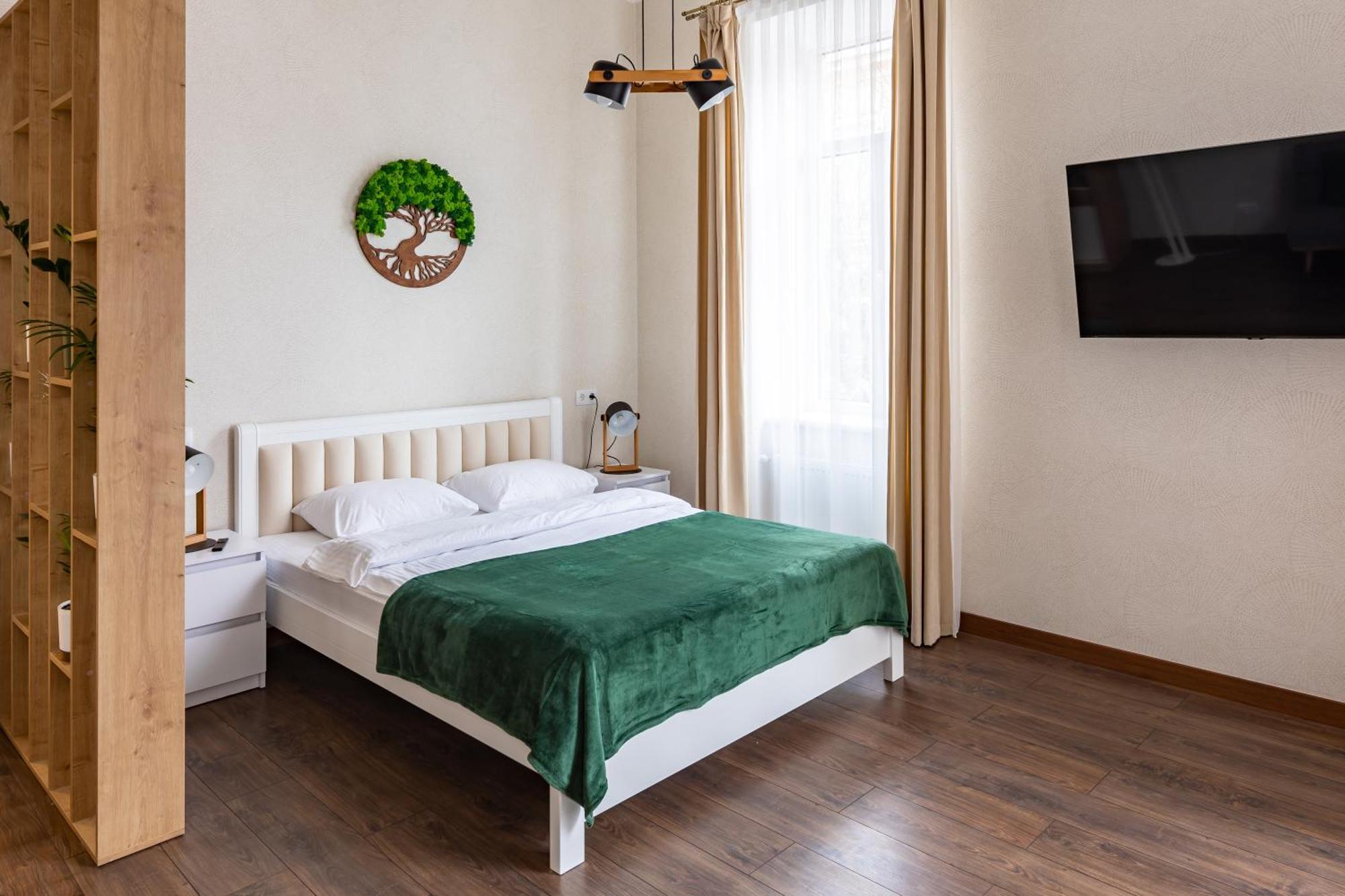 Leontovycha 1905 Apartment